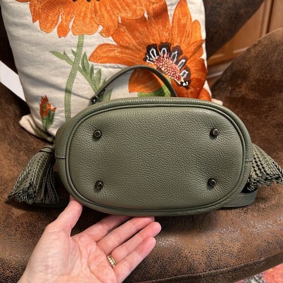 COACH LORA BUCKET BAG (651) WHIPSTITCH DETAIL TURNLOCK TASSELS STRAPS FERN VGUC - Picture 12 of 15